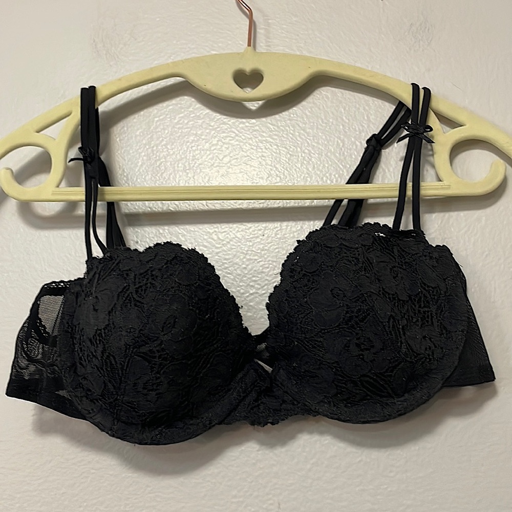 Maidenform pretty black lacey bra. Size 34A